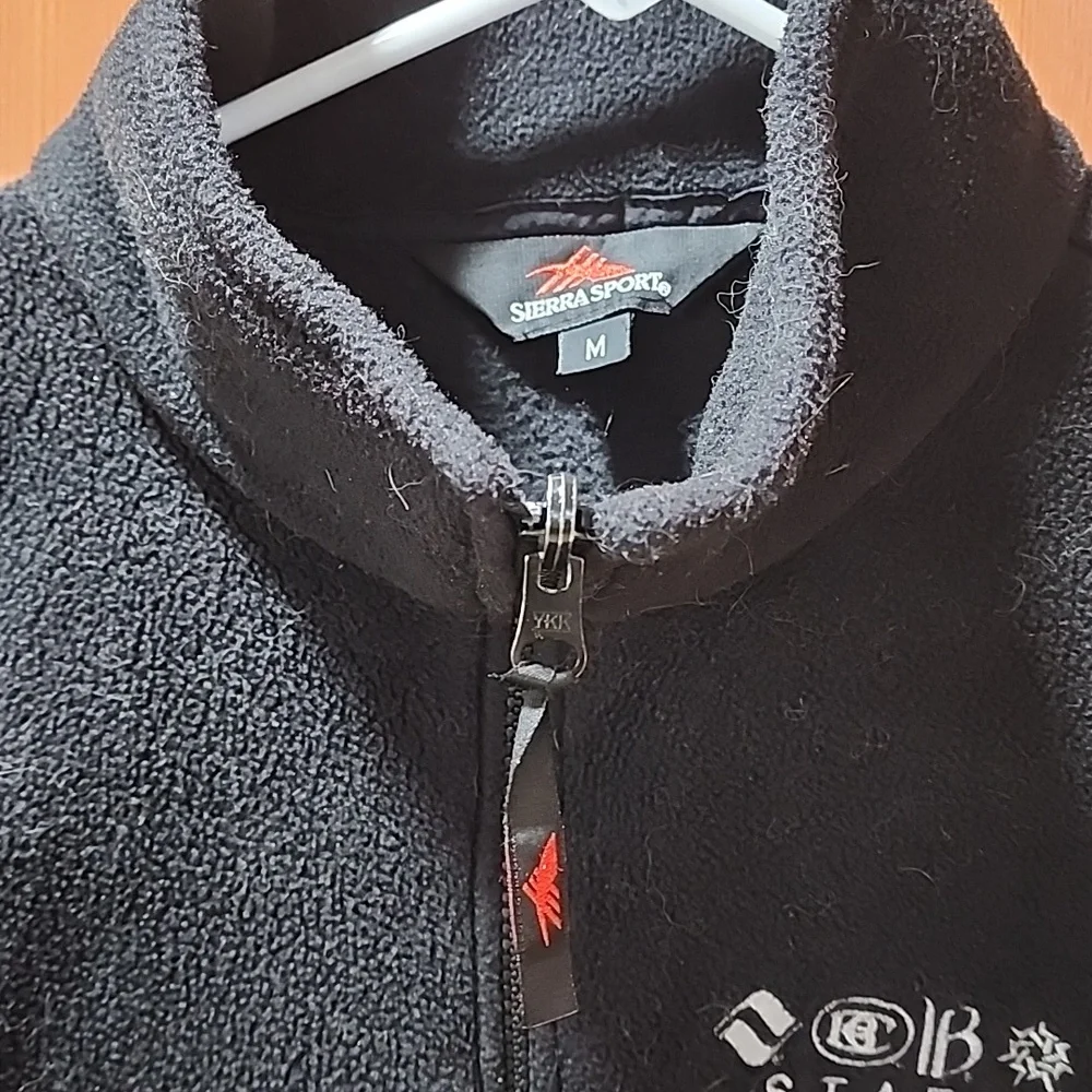 Fleece vest EUC - Picture 4 of 6